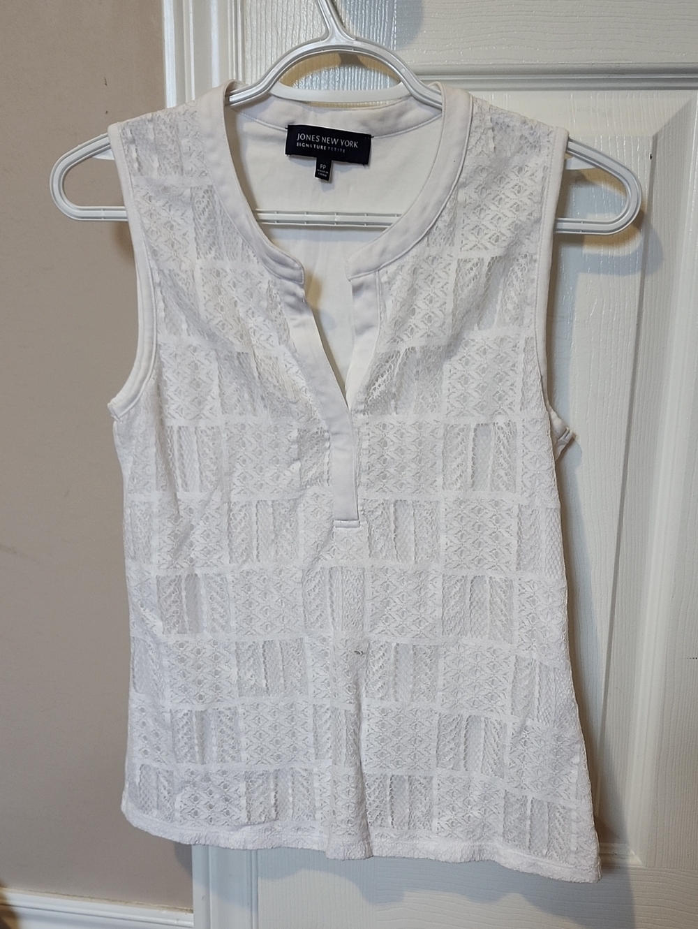 Jones New York White Lace Sleeveless Blouse